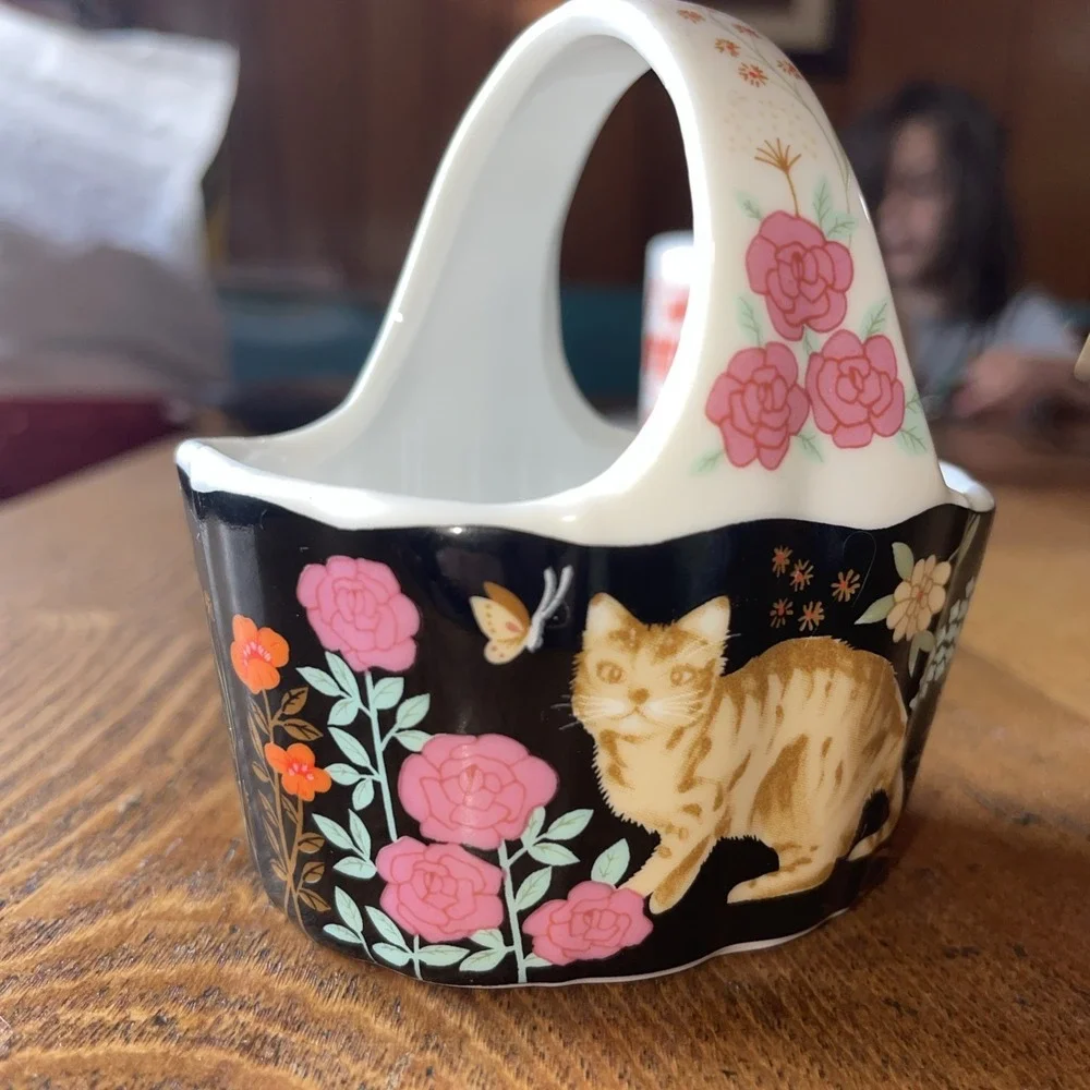 Vintage Ceramic Basket‎ Trinket Holder Decorated in Floral & Orange Tabby Cat